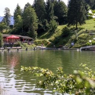 Seeufer der Badeanstalt am Grubsee, © Alpenwelt Karwendel | Gregor Lengler