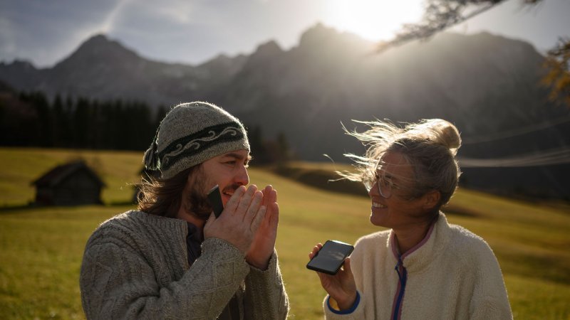 Larvenschniter Toni und Lisa beim Interview, © Alpenwelt Karwendel / Philipp Gülland