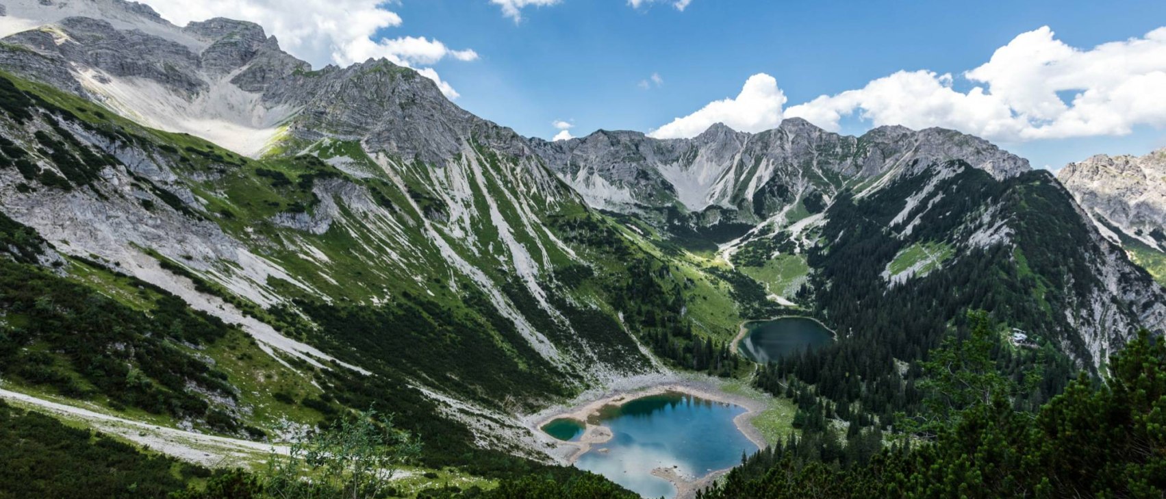 Die Soiernseen von oben, umringt von der Soiernspitze und der Schöttlkarspitze, © Zugspitz Region GmbH| Erika Sprengler Die Soiernseen von oben, umringt von der Soiernspitze und der Schöttlkarspitze, © Zugspitz Region GmbH| Erika Sprengler