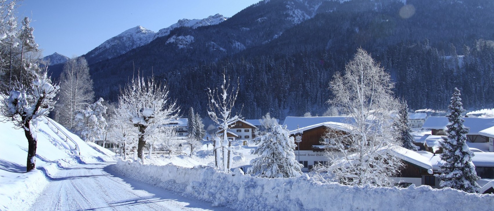 winterliche Ortsansicht von Krün, © Alpenwelt Karwendel | Christoph Schober