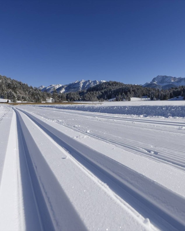 Auf in die Spur! Panoramaloipe mit Berg- und Seeblick, © Alpenwelt Karwendel | Wolfgang Ehn