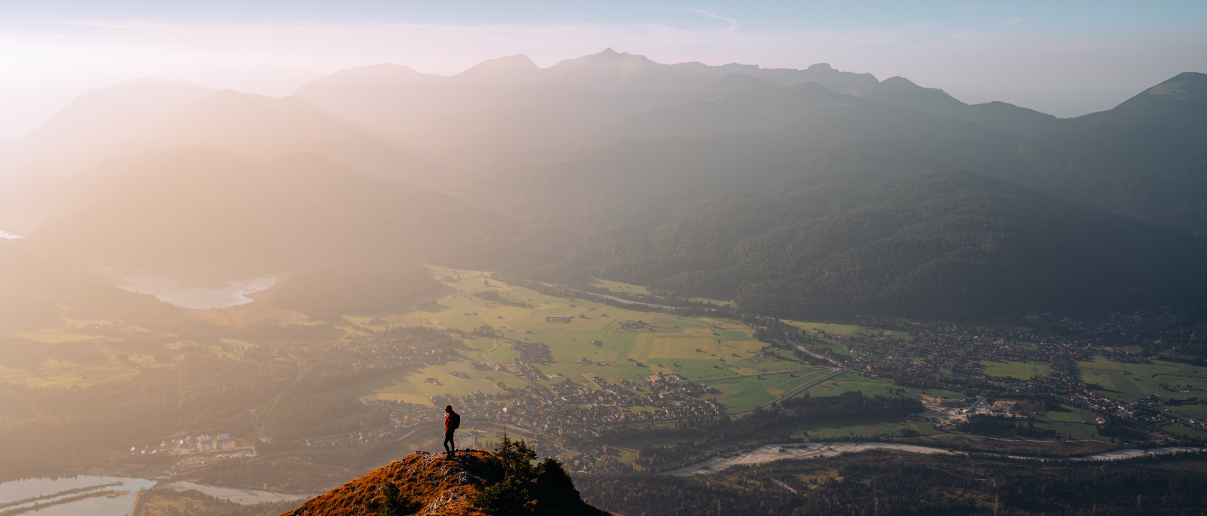 Seinskopf_bei_Sonnenuntergang_mit_Blick_auf_Kr_n_und_Wallgau_9031.jpg