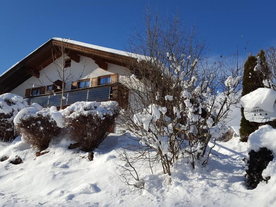 Hausansicht Winter Hochst. Ferienwohnung Krün