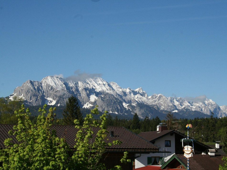 Gästehaus im Gries Blick aufs Wettersteingebirge, © Franz-Paul Reindl