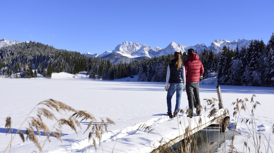 Schneereiche Landschaften und gezuckerte Gipfel erleben Sie im Winter rund um Mittenwald, Krün und Wallgau, © Alpenwelt Karwendel | Stefan Eisend