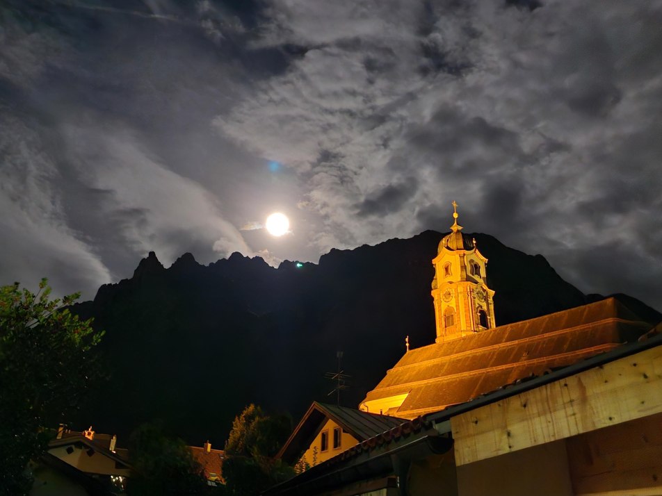 Blick auf den nächtlichen Karwendel
