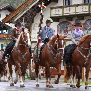 Ein besonderer Termin im Braumtumskalender - Der Georgiritt in Mittenwald, © Alpenwelt Karwendel | Wera Tuma