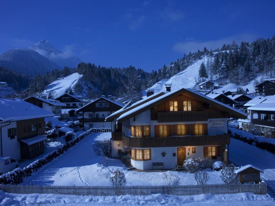 Unser wunderschönes Grundstück Winternacht