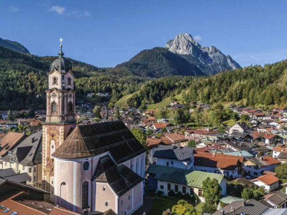 Yoga im Pfarrsaal, © Alpenwelt Karwendel
