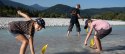 Kinder an der Isar bei Wallgau, © Alpenwelt Karwendel | Hubert Hornsteiner