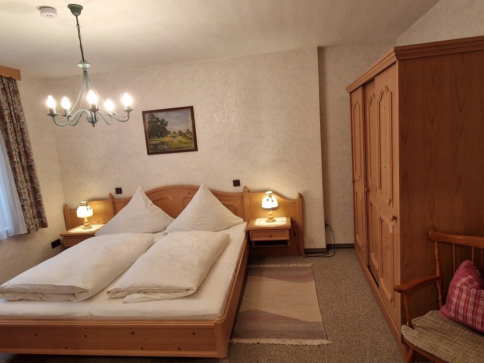Schlafzimmer 1