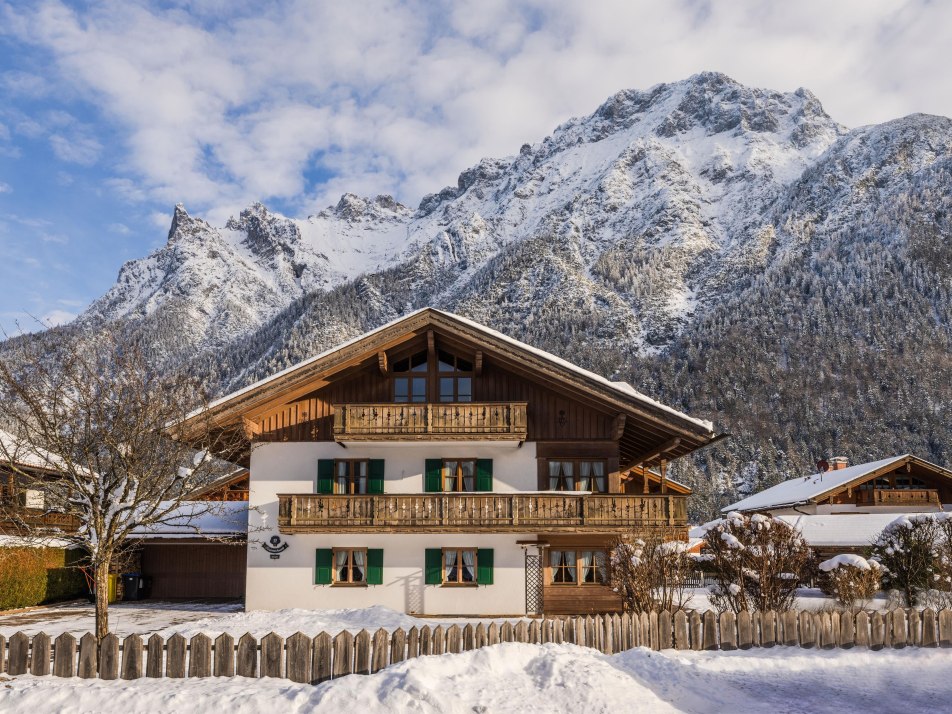 unser Haus mit Karwendelgebirge