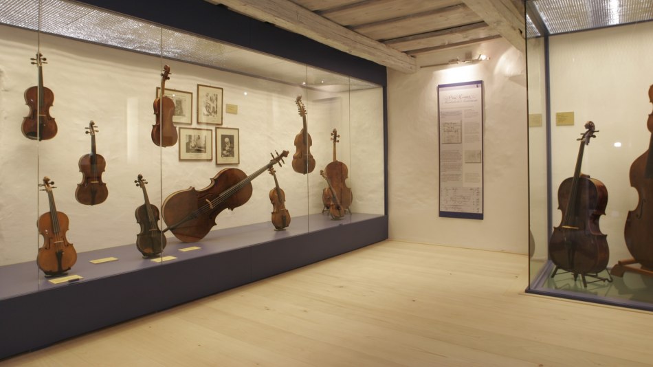 Schaustücke im Mittenwalder Geigenbaumuseum, © Alpenwelt Karwendel | Pfisterer