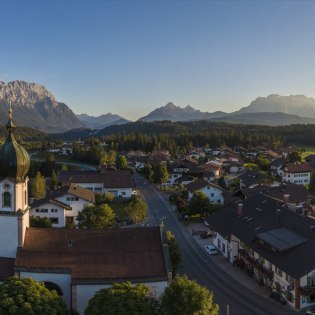 Gemeinde Krün in der Alpenwelt Karwendel mit Blick auf Karwendel, © Alpenwelt Karwendel | Wolfgang Ehn