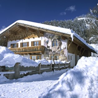 Hausfassade mit Lüftlmalerei in Wallgau, © Alpenwelt Karwendel | Wenzel Fischer