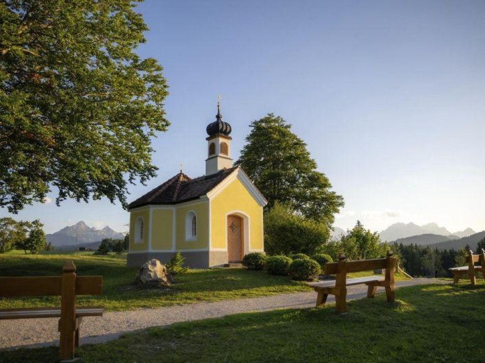 Gottesdienst im Grünen an der Kapelle Maria Rast, © Alpenwelt Karwendel | Jacco Kliesch