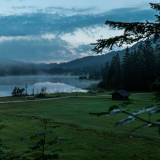 Ferchensee - Bergsee zwischen Elmau und Mittenwald in der Alpenwelt Karwendel, © Zugspitz Region GmbH | Erika Sprengler