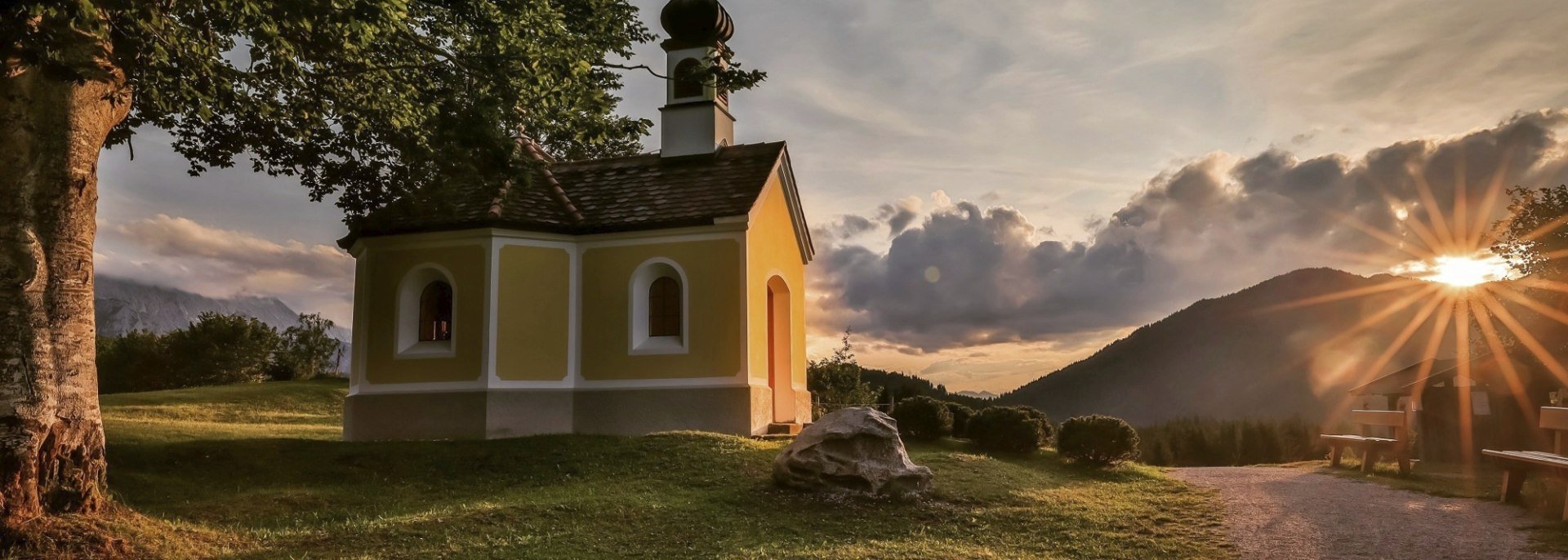Chapel Maria Rast near Krün at the humpback meadows, © Alpenwelt Karwendel | Marcel Dominik