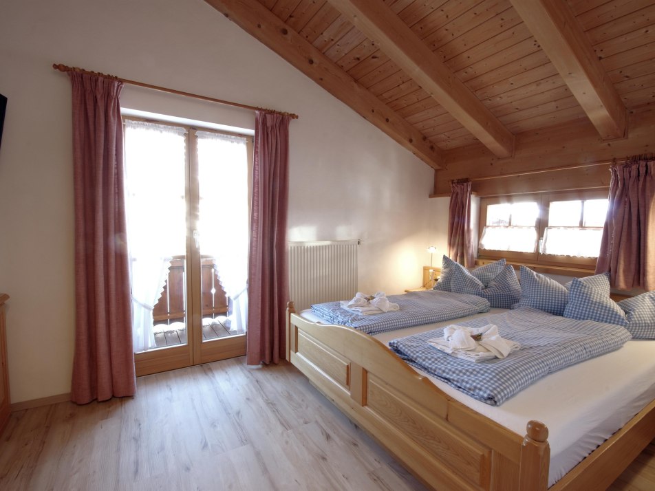 Schlafzimmer Fewo Karwendel (2)