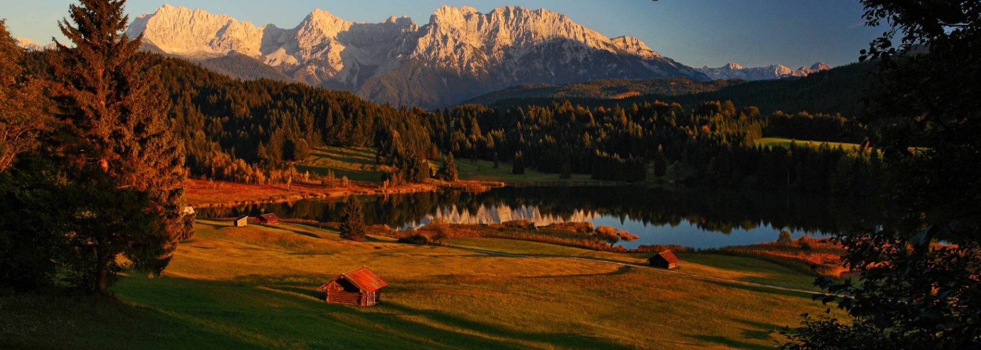 Der Geroldsee bei Krün im Herbst mit Blick auf Karwendel, © Alpenwelt Karwendel | Rudolf Pohmann 