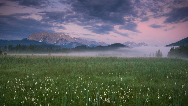 Besondere Eindrücke bei Krün in Oberbayern: Aussicht von Osten auf Wetterstein und Zugspitze., © Alpenwelt Karwendel | Maximilian Ziegler