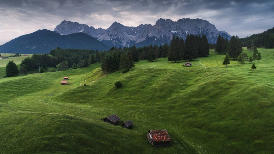 Geschützte natürliche Buckelwiesen in der Alpenwelt Karwendel, © Alpenwelt Karwendel | Maximilian Ziegler