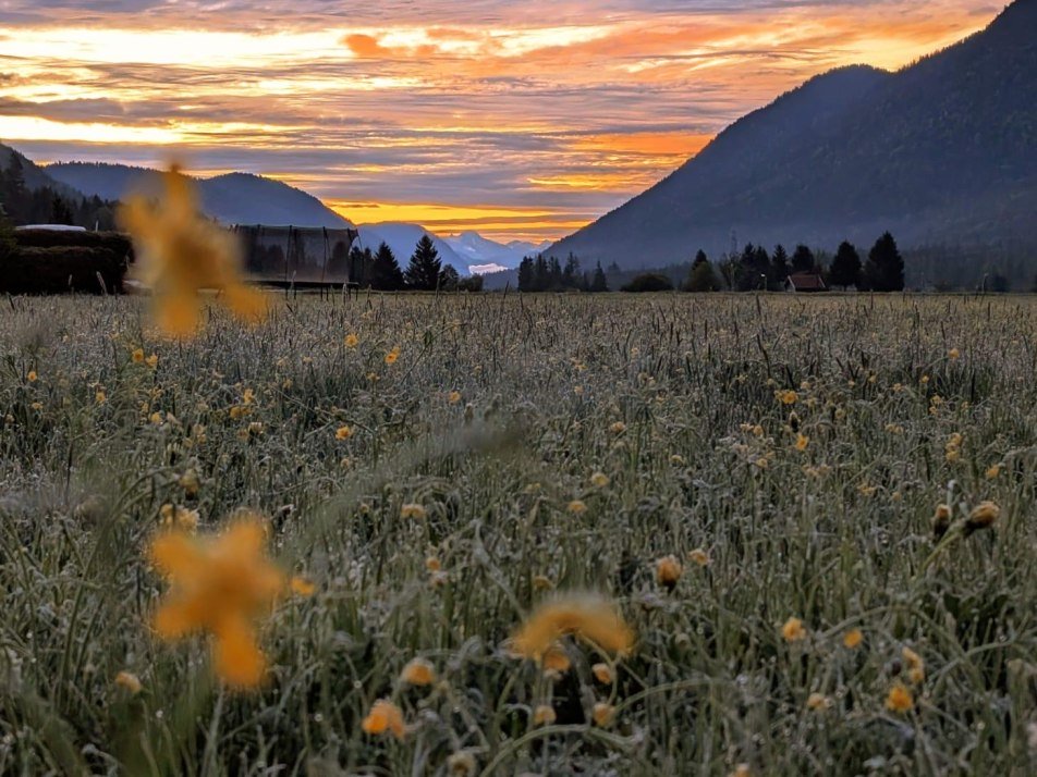 Sonnenaufgang hinter dem Haus Sonnenaufgang hinter dem Haus