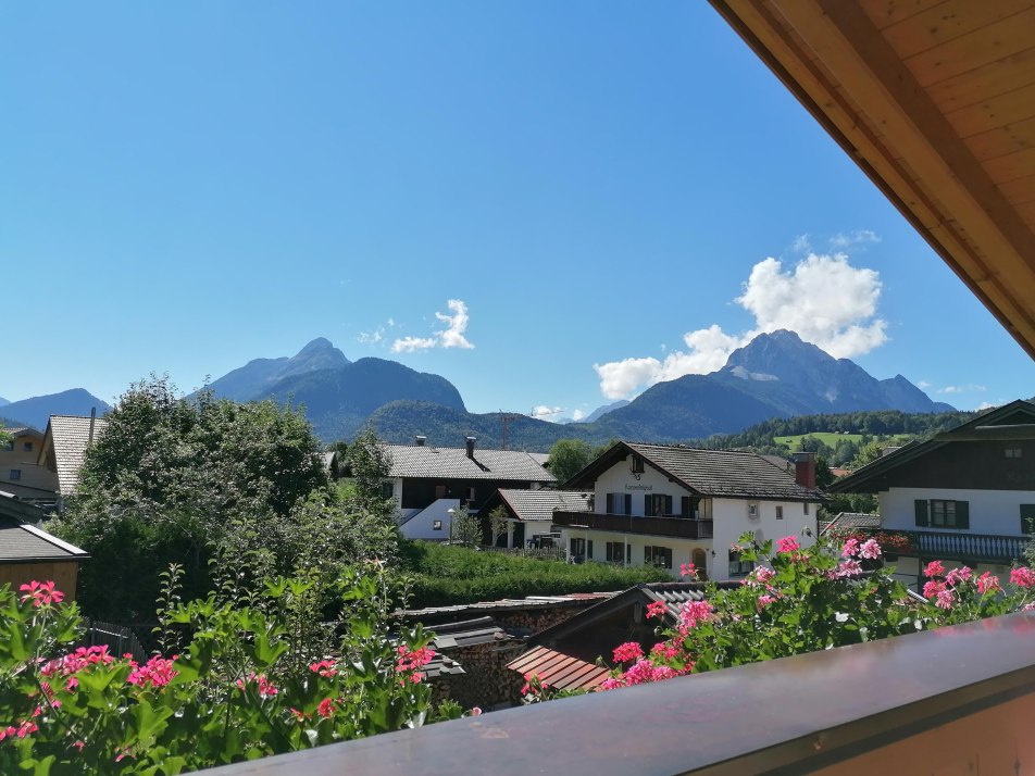 Ausblick vom Balkon auf den Wetterstein