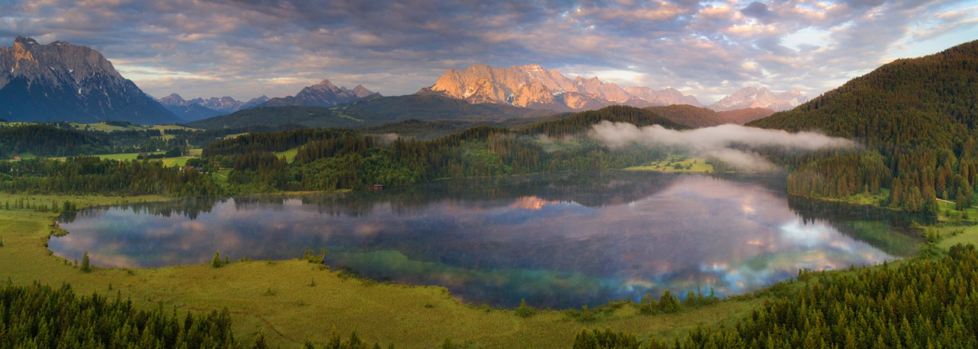 Einer der schönsten Badeseen in Bayern - der Barmsee bei Krün, © Alpenwelt Karwendel | Maximilian Ziegler