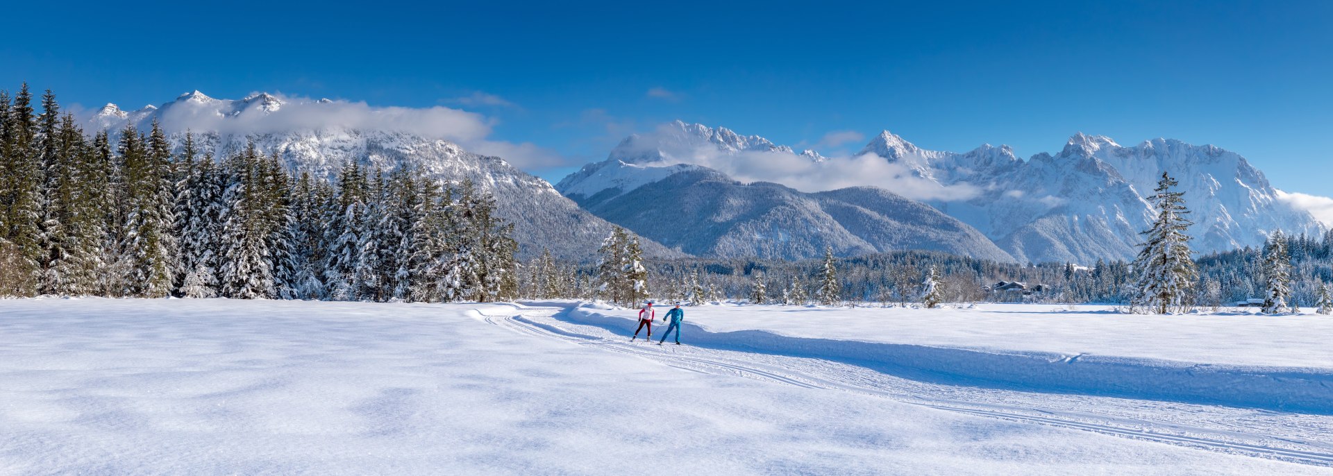Cross-country skiing in the mountains - here at lake Barmsee near Krün with a view of the Karwendel, © Alpenwelt Karwendel | Kriner-Weiermann