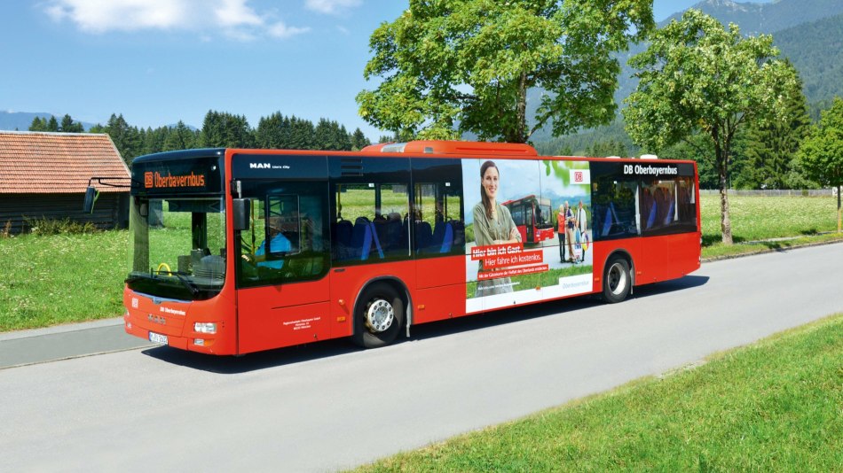 Guests with AlpenweltCard use the regional buses of the RVO free of charge, © DB AG | Nicole Rasch
