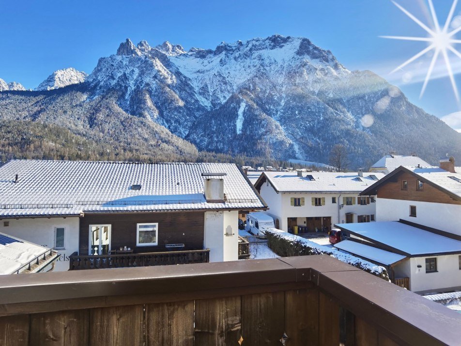 Blick vom Balkon auf das Karwendel, © AJ