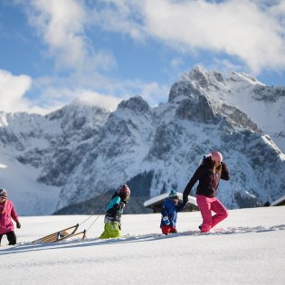 Sledging under the Karwendel in Bavaria, © Alpenwelt Karwendel | Philipp Gülland