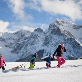 Sledging under the Karwendel in Bavaria, © Alpenwelt Karwendel | Philipp Gülland