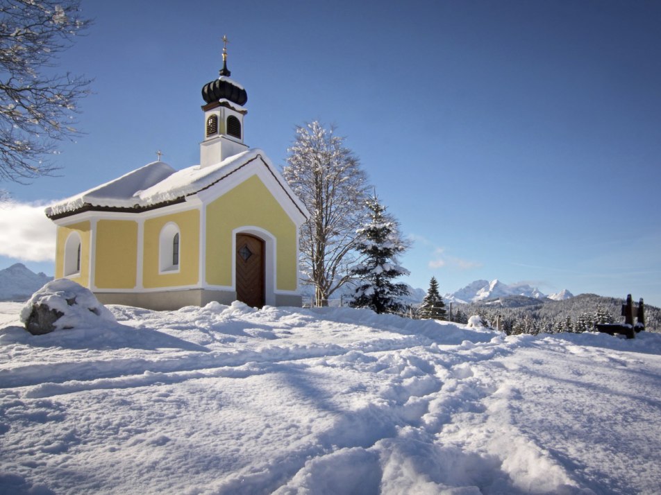 Kapell Maria Rast auf den Buckelwiesen bei Krün im Winter, © Alpenwelt Karwendel | Wera Tuma