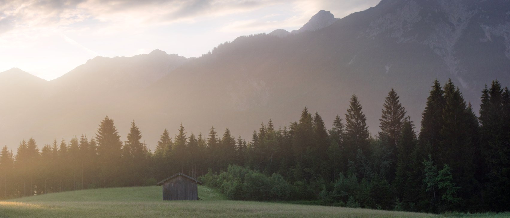 Wiese mit Stadl, © Alpenwelt Karwendel | Maximilian Ziegler, Alpenwelt Karwendel/ Maximilian Ziegler UNCLE.PETE.64