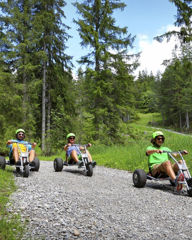 Die Mountaincarts am Hohen Kranzberg in Mittenwald sind ein Spaß für die ganze Familie, © Alpenwelt Karwendel | KEW - Rudolf Pohmann