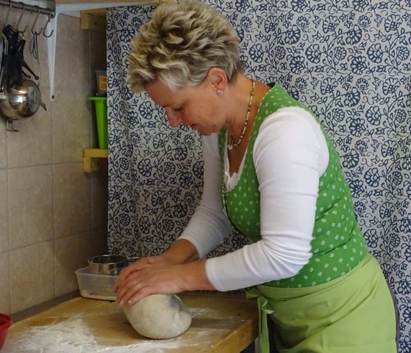 Echtes Handwerk auf der Auhütte, © Alpenwelt Karwendel | Andrea Schmölzer