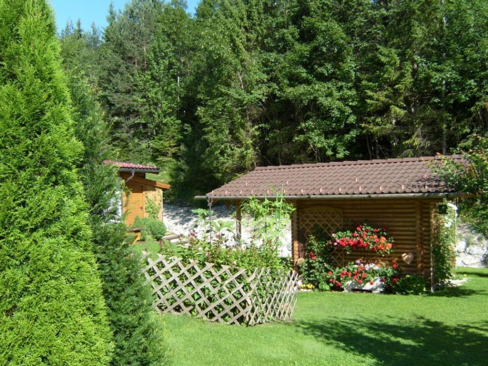 Weg durch den Garten zum Sommersitz