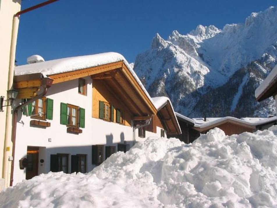 Haus im Winter, © ©Schütz