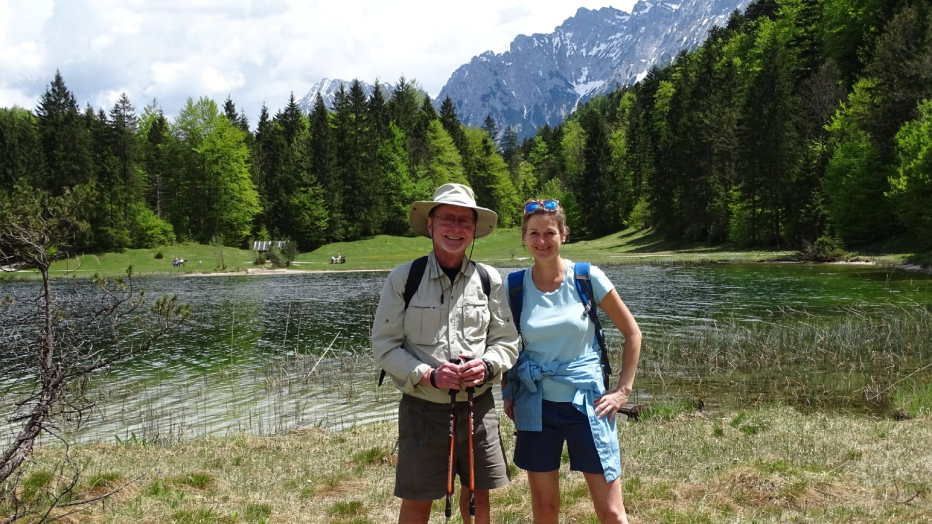 Steve mit unserer Andrea am Ferchensee, © Alpenwelt Karwendel | Andrea Schmölzer