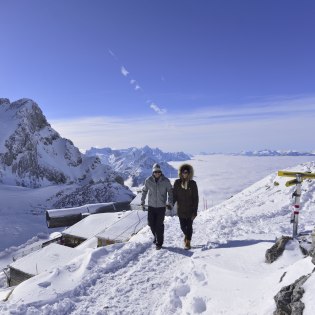 Das Riesenfernrohr an der Bergstation der Karwendelbahn mit Blick auf das Isartal im Winter., © Alpenwelt Karwendel | Stefan Eisend