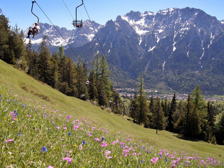 Kranzberg Sessellift im Frühling, © Alpenwelt Karwendel | Rudolf Pohmann