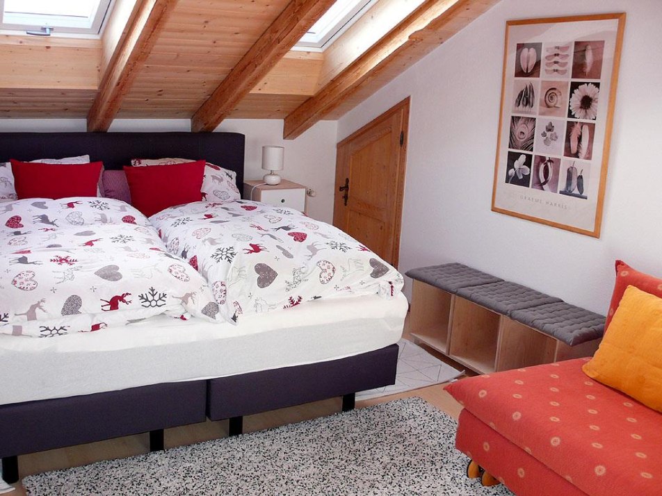 FW Lena Schlafzimmer mit Liege und Kinderbett