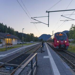 Deutschlands höchstgelegender Bahnhof in Klais (Oberbayern), © Alpenwelt Karwendel | Wolfgang Ehn