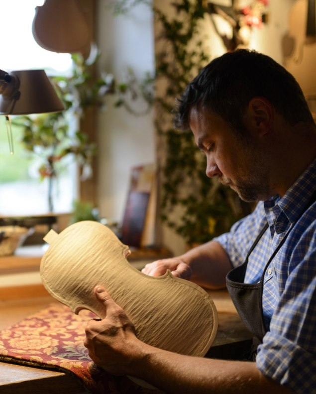 An existing tradition - Violin making in Mittenwald, © Alpenwelt Karwendel | Zugspitz Region