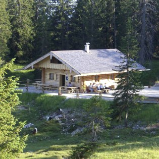 Blick auf die Wallgauer Alm überhalb von Wallgau an der Isar, © Alpenwelt Karwendel | Touristinformation Wallgau