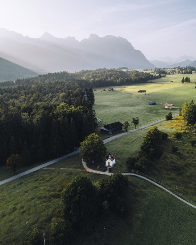 Buckelwiesen mit Kapelle Maria Rast, © Alpenwelt Karwendel / André Alexander@formgestalter