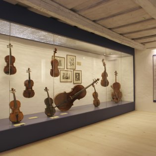 Schaustücke im Mittenwalder Geigenbaumuseum, © Alpenwelt Karwendel | Pfisterer