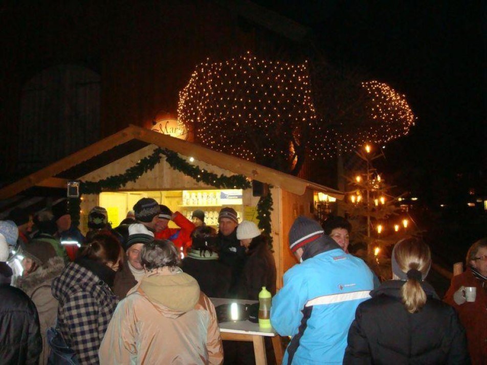 Glühweinhütterl - der gemütliche Treffpunkt heute mit dem Förderverein Spielplätze Krün, © Alpenwelt Karwendel | Christoph Schober Glühweinhütterl - der gemütliche Treffpunkt heute mit dem Förderverein Spielplätze Krün, © Alpenwelt Karwendel | Christoph Schober